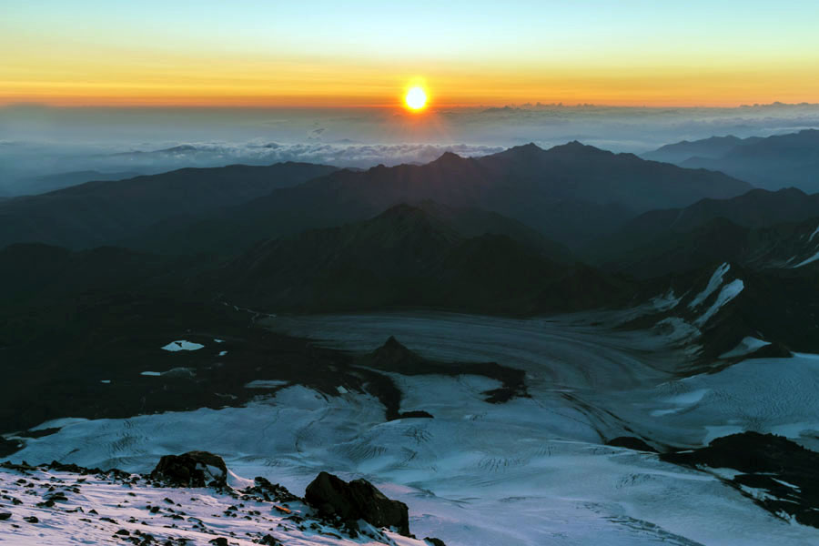 驕傲！山美股份歐洲員工勇攀歐洲第一峰-厄爾布魯士峰