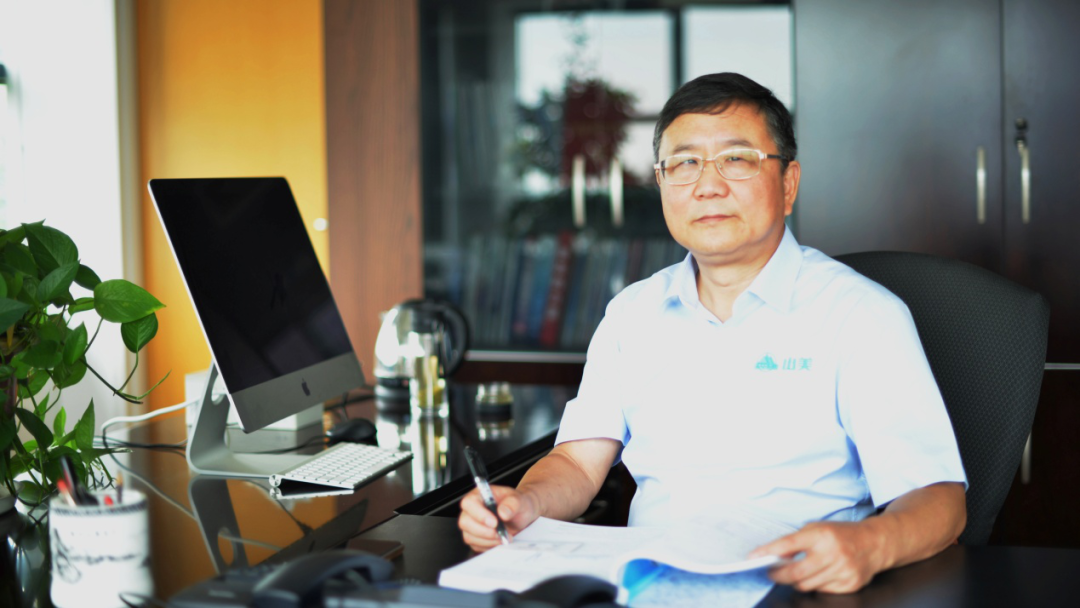 楊安民從業(yè)卅五周年系列報道--“三十五年磨一劍，山更美，業(yè)更精”專訪