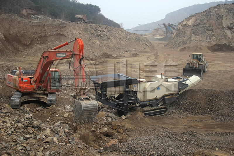 履帶式顎式移動破碎站專破堅(jiān)硬、強(qiáng)磨蝕性物料