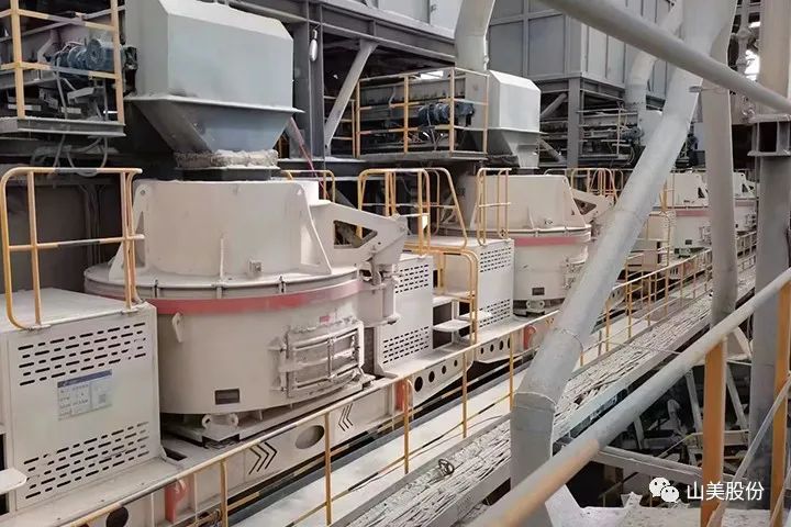 砂石協(xié)會報道！上海山美大進料、大產(chǎn)量立式?jīng)_擊破碎機（制砂機）成功用于東方希望骨料生產(chǎn)線升級改造項目！