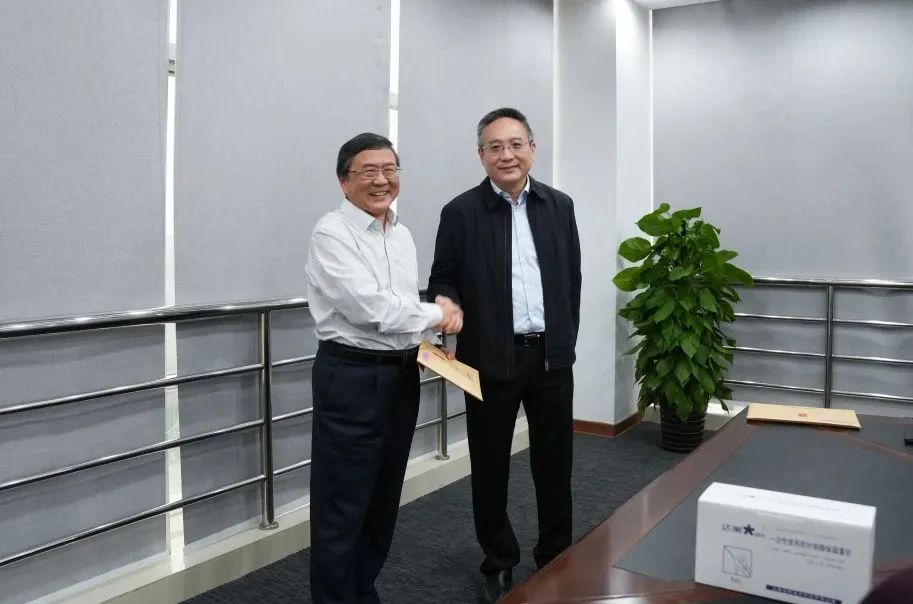 奉賢區(qū)人大常委會(huì)黨組書記、主任張培榮一行蒞臨上海山美股份開展“優(yōu)環(huán)境、穩(wěn)經(jīng)濟(jì)”大走訪大調(diào)研