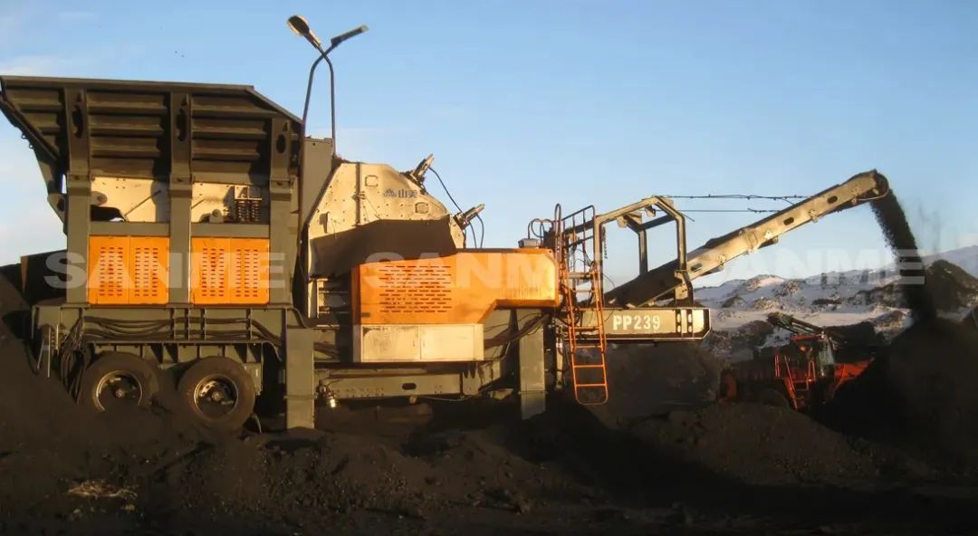 時產(chǎn)值近600萬！山美移動式破碎篩分一體站助力江蘇高碳鉻鐵礦破碎項目建設(shè)