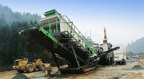 時產(chǎn)值近600萬！山美移動式破碎篩分一體站助力江蘇高碳鉻鐵礦破碎項目建設(shè)