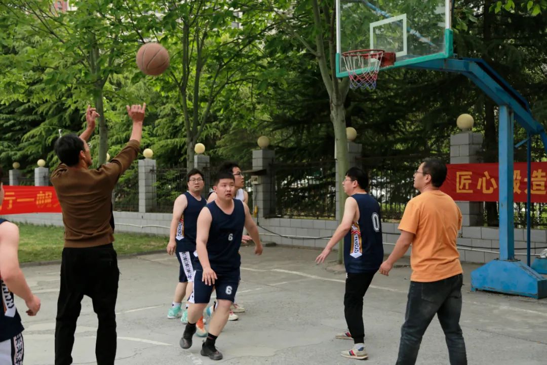 上海山美股份2025春季運(yùn)動(dòng)會(huì)火熱啟幕！拔河、籃球預(yù)賽燃情開戰(zhàn)