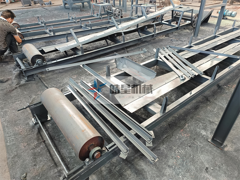 廢鋁破碎機(jī)輸送帶廢鋁分選設(shè)備實(shí)拍 <a target='_blank'><span>廢鋁破碎機(jī)</span></a>輸送帶廢鋁分選設(shè)備實(shí)拍